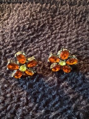 Sparkly Flower Rhinestone Earrings